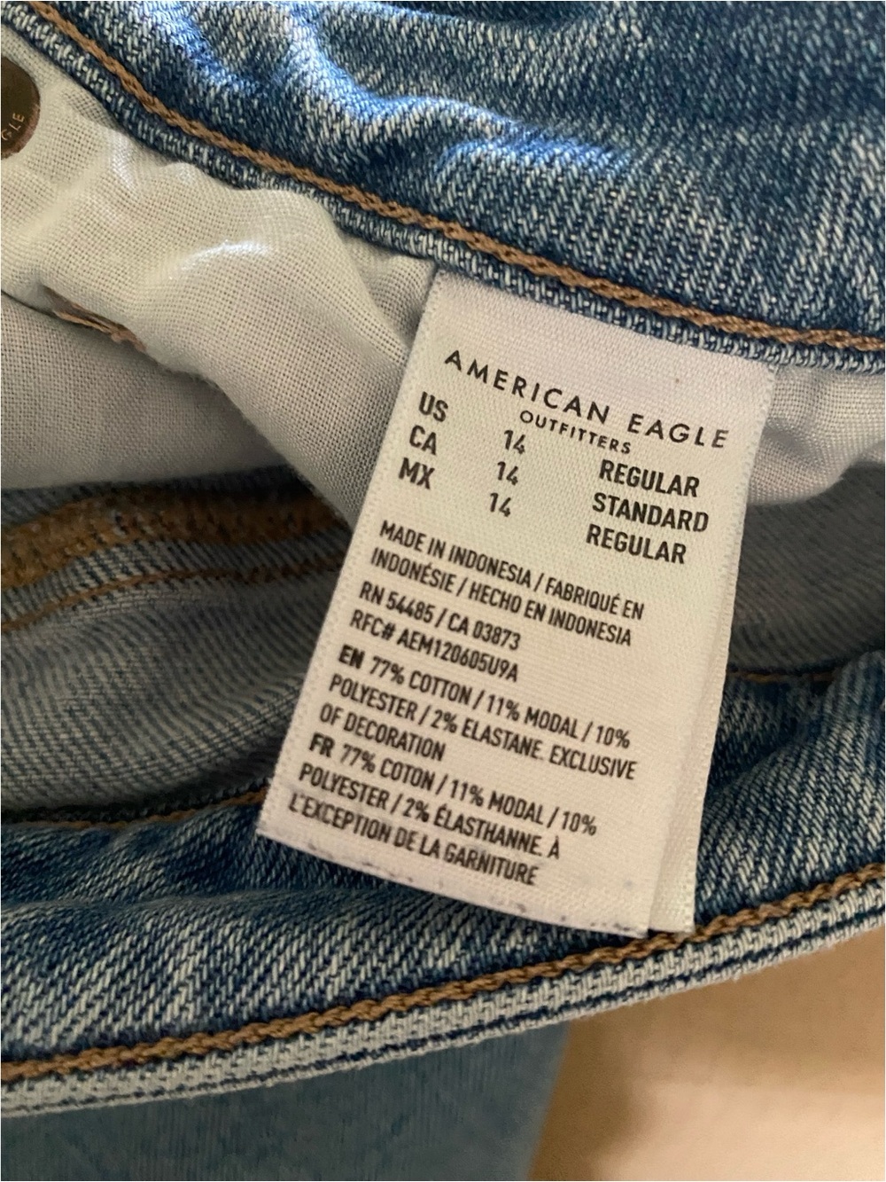 AMERICAN EAGLE Ripped Mom Jeans - Picture 6 of 6